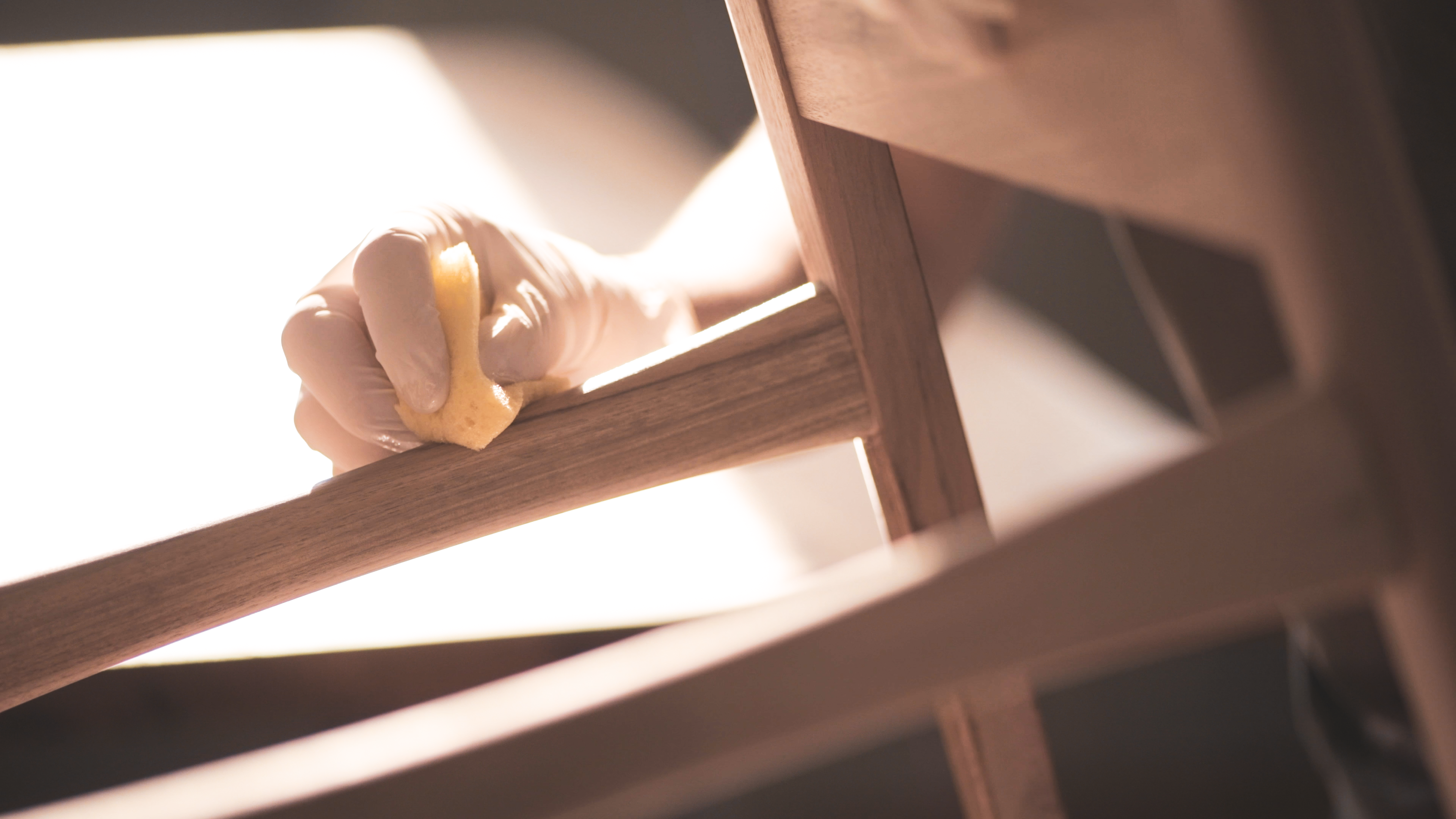 Klargøring af vores egetræsstole