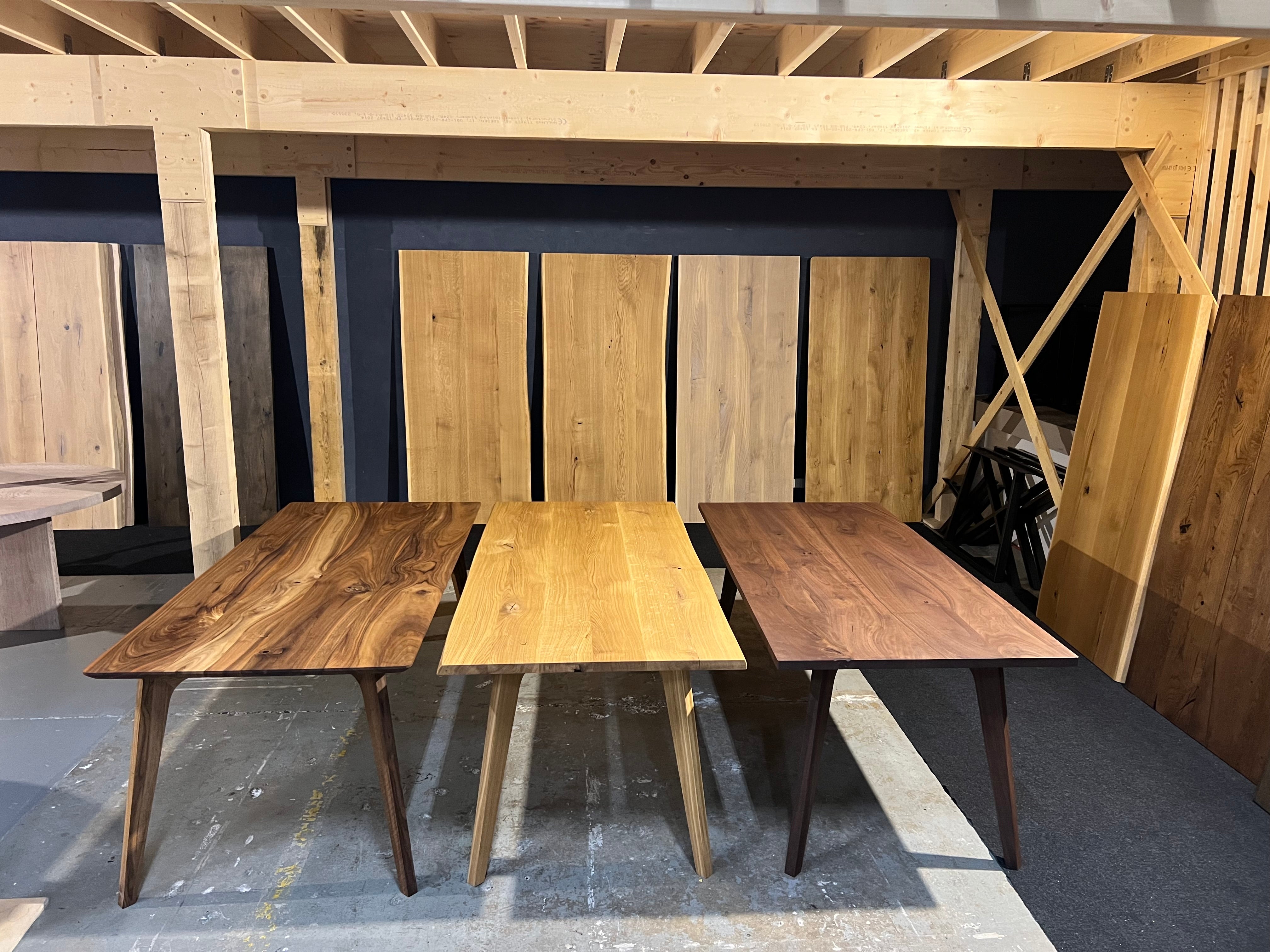 Tre plankeborde i vores showroom